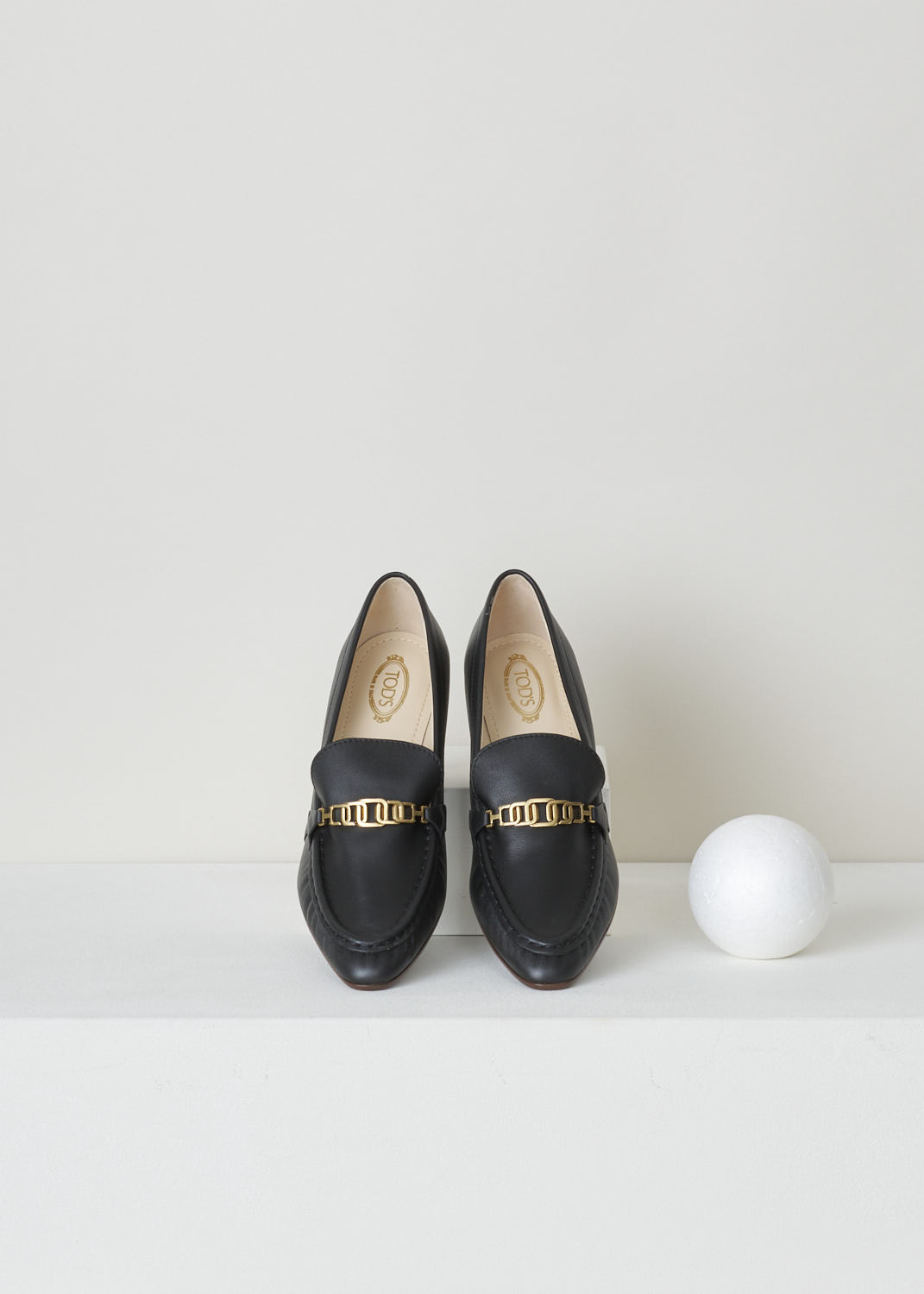 TODS, BLACK LEATHER LOAFERS WITH A TRAPEZOID HEEL, XXW09D0EC80_MID_B999_NERO, Black, Top, Black leather loafers with a wooden trapezoid heel. This model has a pointed toe and a gold-toned buckle decorating the front. Around the trim, subtle pleats can be found.


Heel height: 6 cm / 2.3 inch.