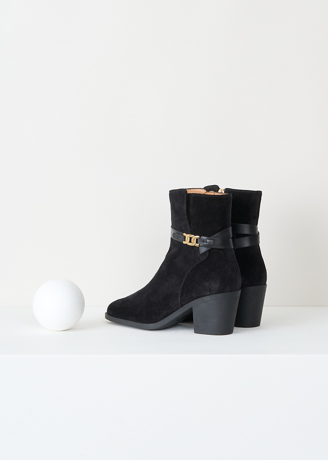 Designer boots in luxury suede by Tod's at Kiki's Stocksale Maastricht