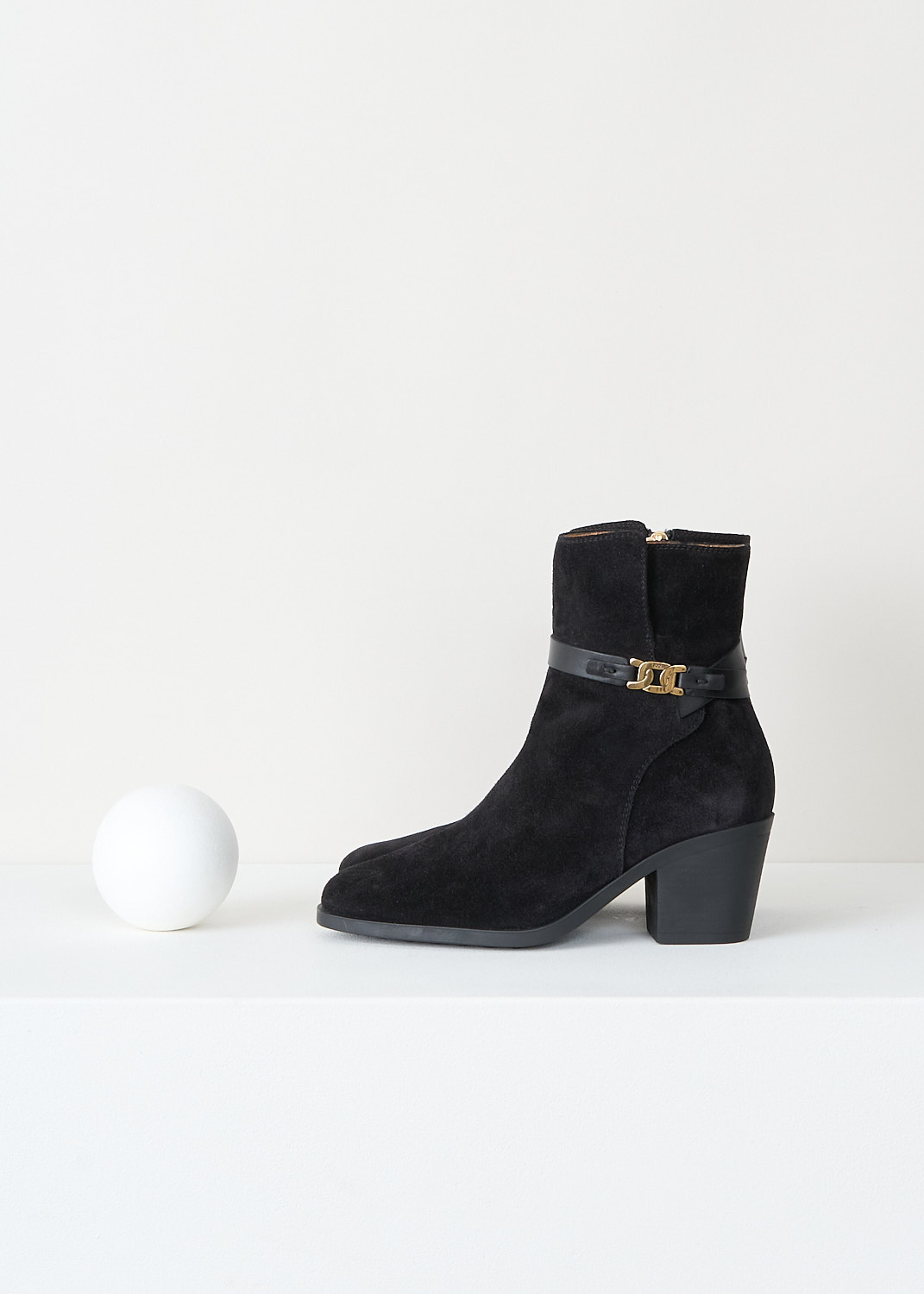 Designer boots in luxury suede by Tod's at Kiki's Stocksale Maastricht