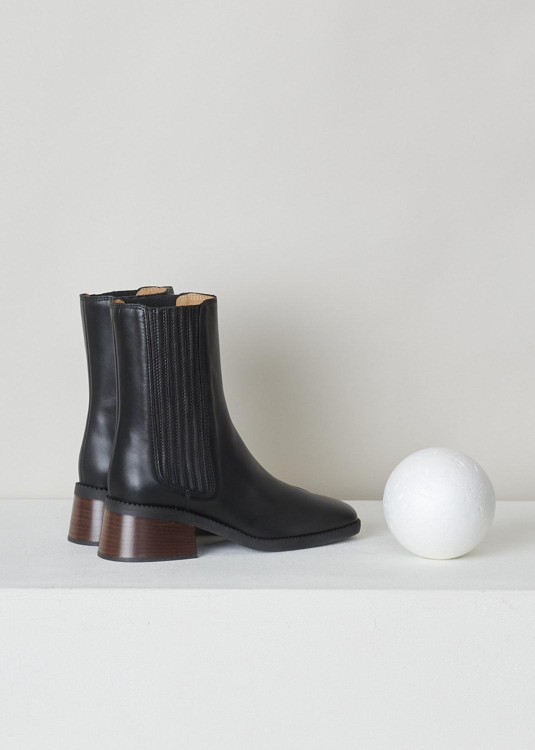 TODS, BLACK BOOTS WITH GUSSETED SIDES, XXW48K0FX80TFSB999_T55_TRONCH_ELAST, Black, Back, These black leather slip-on boots feature elasticated gusseted sides with a ribbed pattern, a squared toe and a block heel in brown. 

