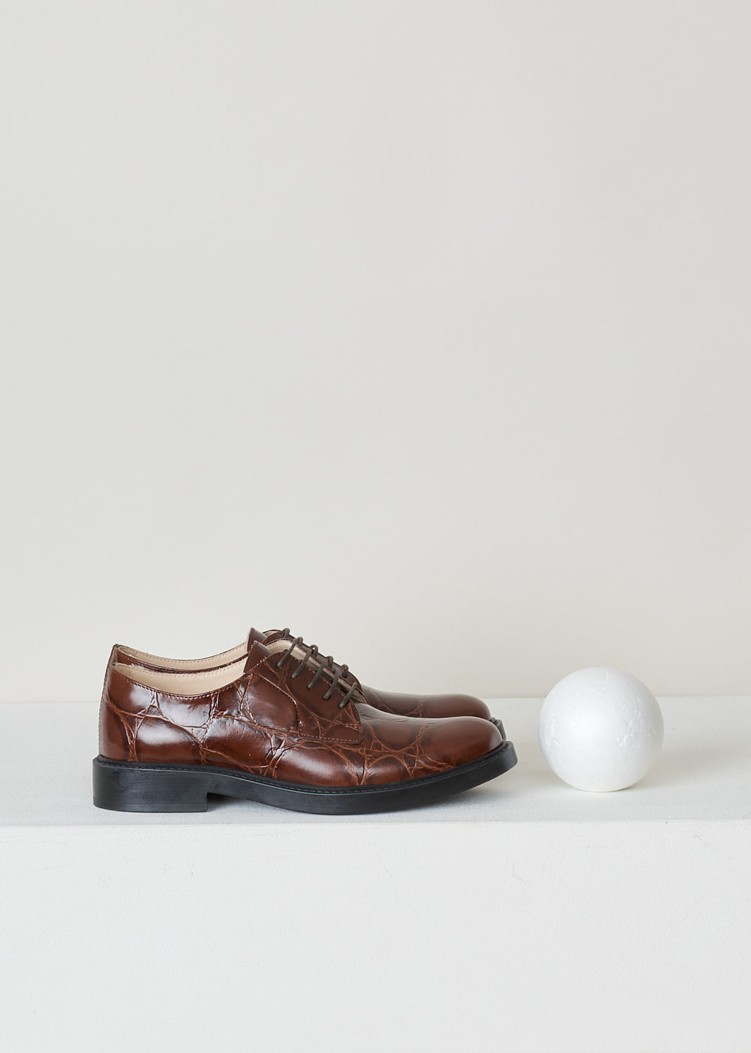 TODS,  MAROON COLORED DERBY SHOES, XXW59C0DD20XLXS603_GOMMA_BASSO_59C_ALLACCIATA_XLX_CASTAGNA, Red, Brown, Side, These maroon colored leather derby shoes have a wrinkle-like motive. These shoes have a classic lace-up closing.

Heel height: 2.5 cm / 0.9 inch 
