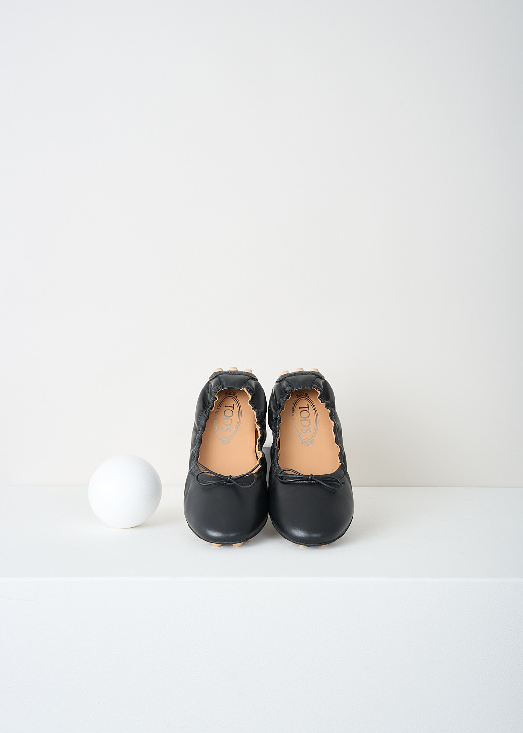 Tod's, Black ballerina flats with studded sole, XXW76K0HD20_SOM_B999, Black, Top, These black ballerina flats have a round toe with a decorative bow and a flexibel studded sole. 
