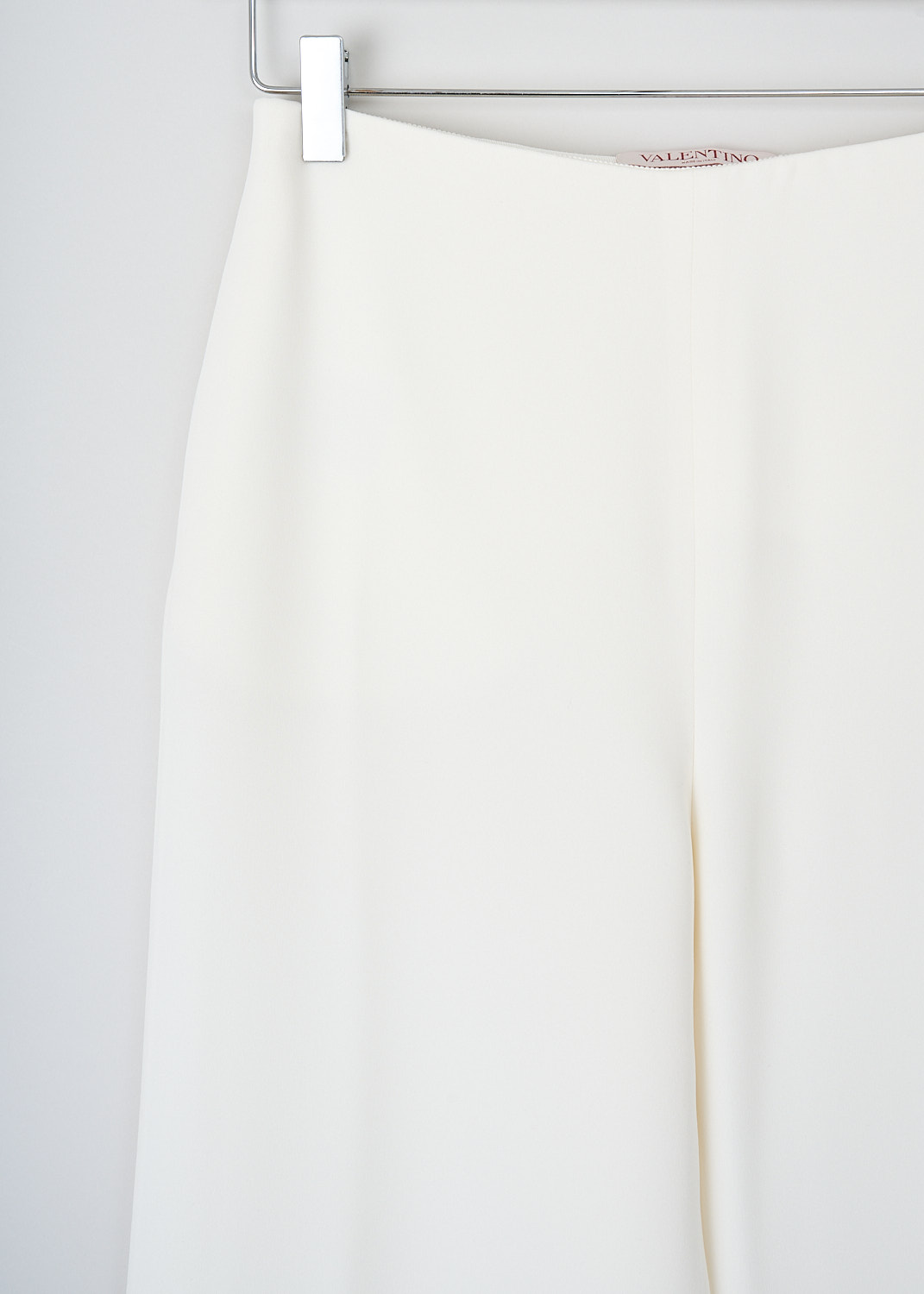 Valentino, White silk pants, 2B3RB5961MM_A03, White, Detail, These white silk pants have a concealed side zip closure and wide straight pants legs. These pants have slanted pockets in the front and welt pockets in the back. 
