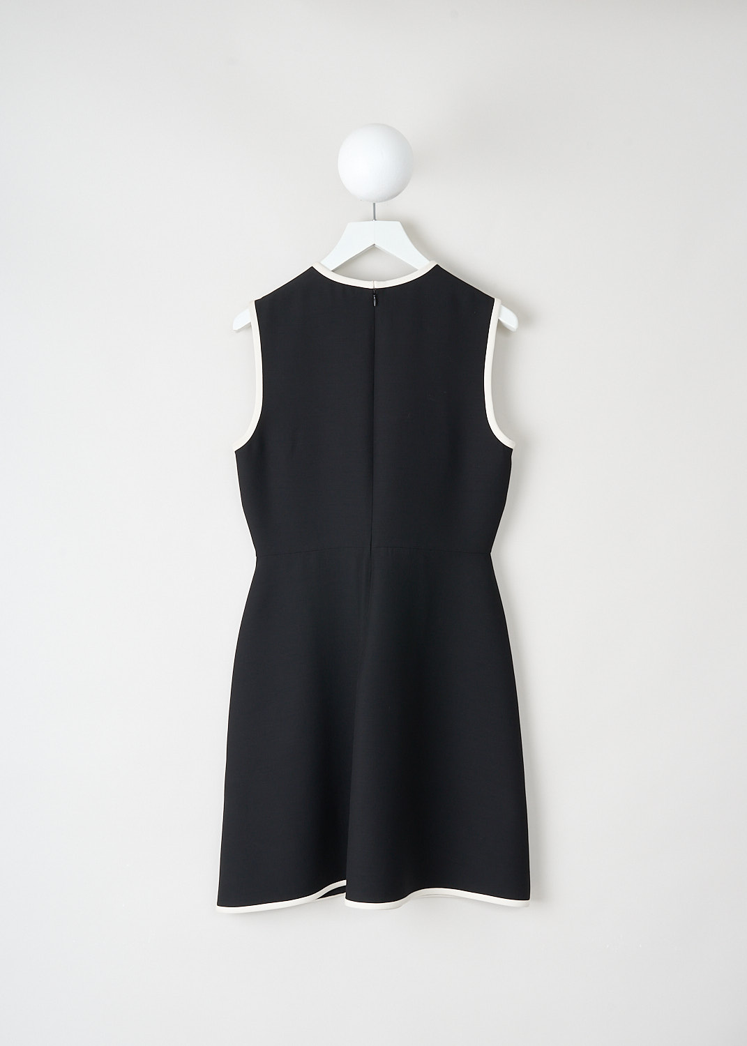 Back view of black slim fit mini dress with sleeveless cut and tailored silhouette, designer piece available at Kiki’s Stocksale Maastricht outlet.