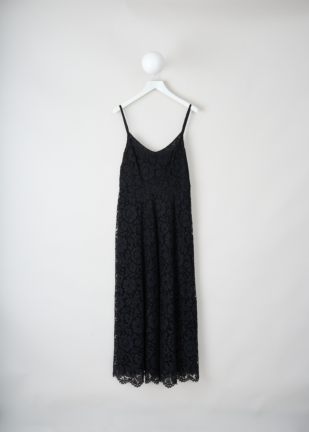 Black Valentino lace strappy maxi dress with V-neckline and empire waist seam at Kiki’s Stocksale Maastricht