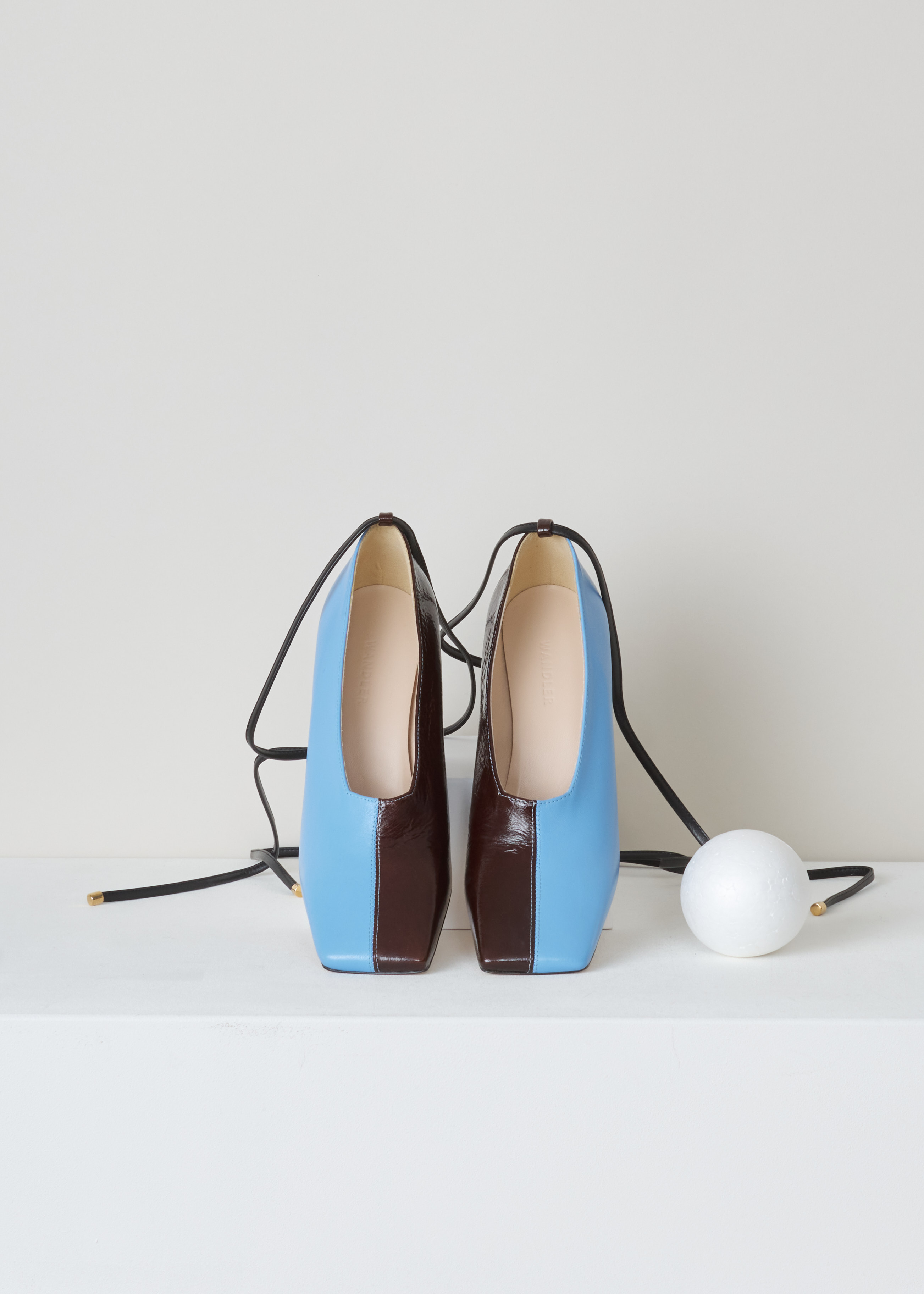 Wandler Isa mule ISA_MULE_RAISIN_MIX raisin mix top. Isa mule in raisin mix with a bold architectural shape, a chic square toe, half blue, half brown. It has a wrap tie ankle fastening and high block heel.

Heel height: 8.5 cm / 3.4 inch.