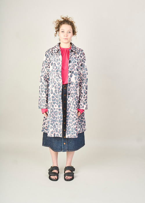 Calvin Klein 205W39NYC, Taffeta coat in leopard print, 92WWCC94_P150_915, Print, Pink, Model, This A-line taffeta coat has an all-over leopard print in red and pink tones. The coat has a pointy collar, a front button placket closure and side pockets.
