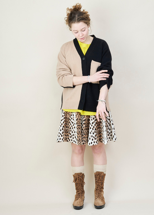 ALAÏA, LEOPARD-PRINT PLEATED BELL SKIRT, 8H9JD95CM435_JUPE_GUEPARD, Beige, Print, Back, This short pleated leopard-print skirt has a paneled look. A concealed zipper in the back functions as the closure option. 
